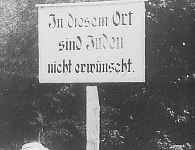 Schild mit Aufschrift: In diesem Ort sind Juden nicht erwünscht.