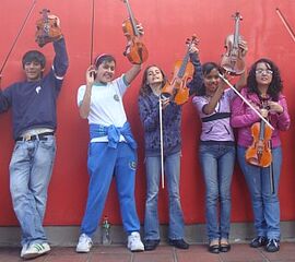 Kinder des Sinfonieorchesters Ecuador