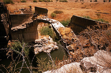 Eine zerstörte Brücke