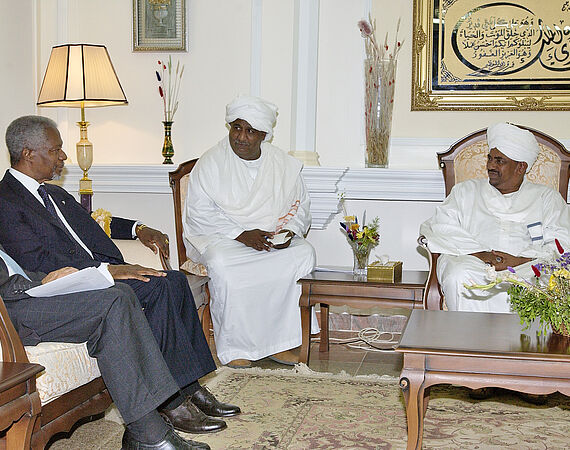 Kofi Annan Besuch beim sudanesischen Präsidenten