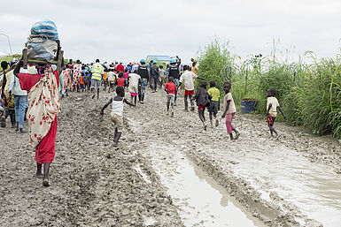 Menschen im Südsudan auf der Flucht